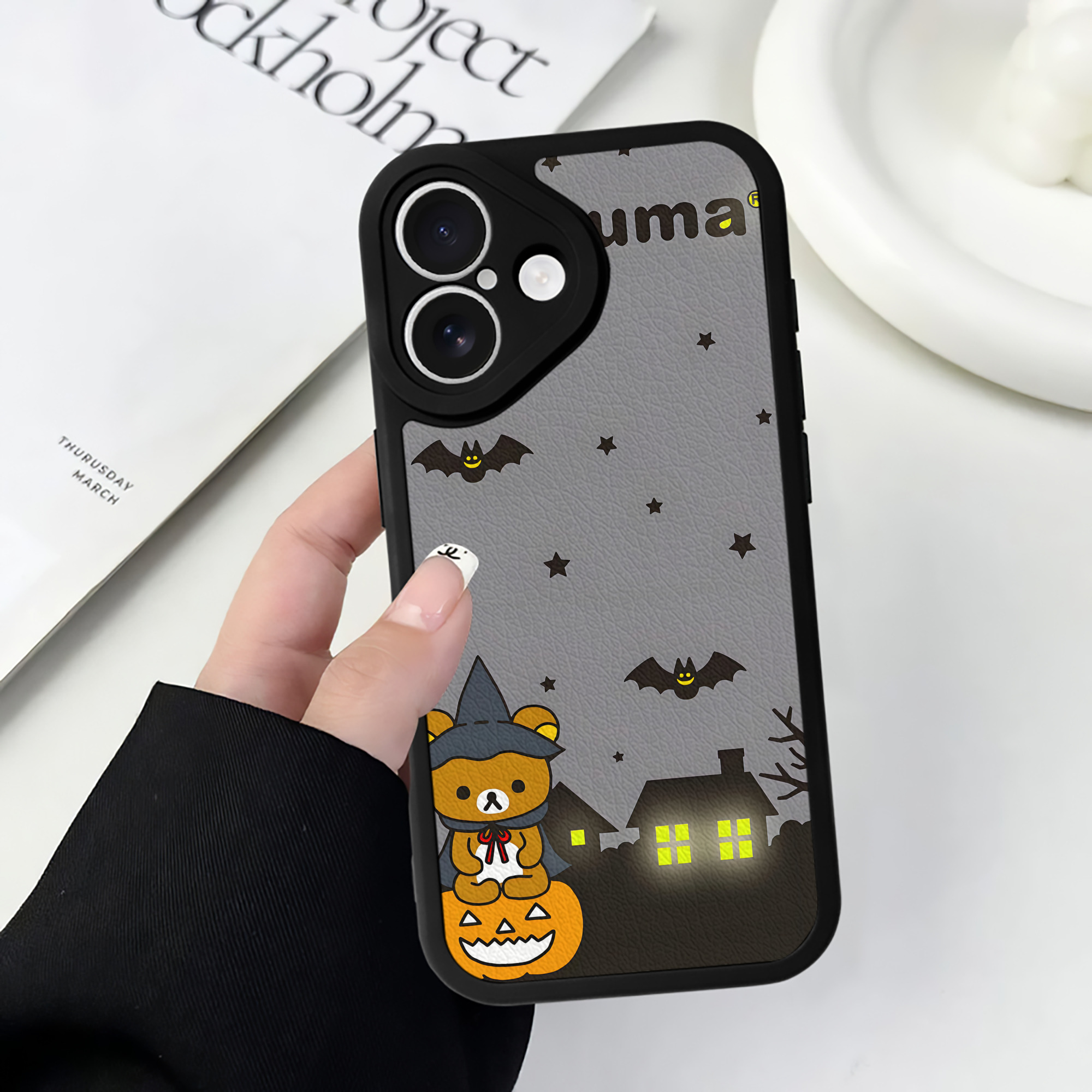（画像用） リラックマ リラックマ キイロイトリ Rilakkuma Korilakkuma Kiiroitori 【iPhone 16シリーズ対応】シリコンスマホケース（レザー調） 材質：シリコン
